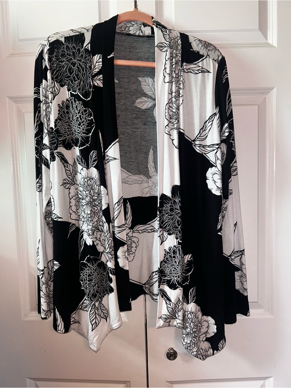 IMAN Black & White Floral Open-Front Cardigan